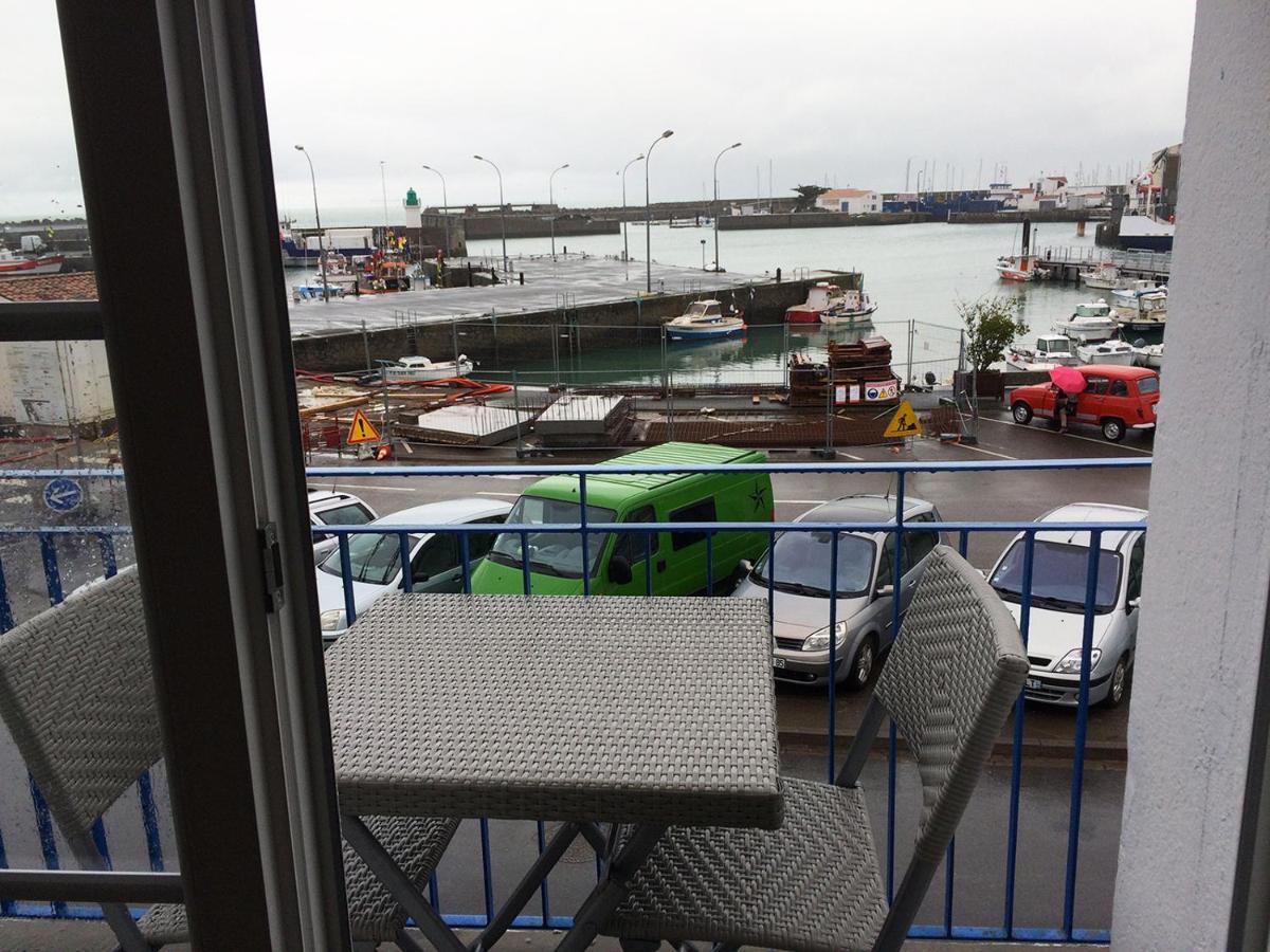 Escale avec vue mer sur les quais de l’Ile d’Yeu Extérieur photo